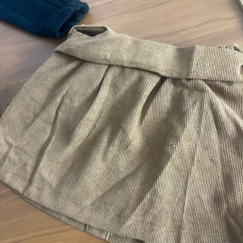 Girls Black Ruffle‎ Ribbed Bodysuit and Tan Corduroy Skirt Set 12-18M with Belt